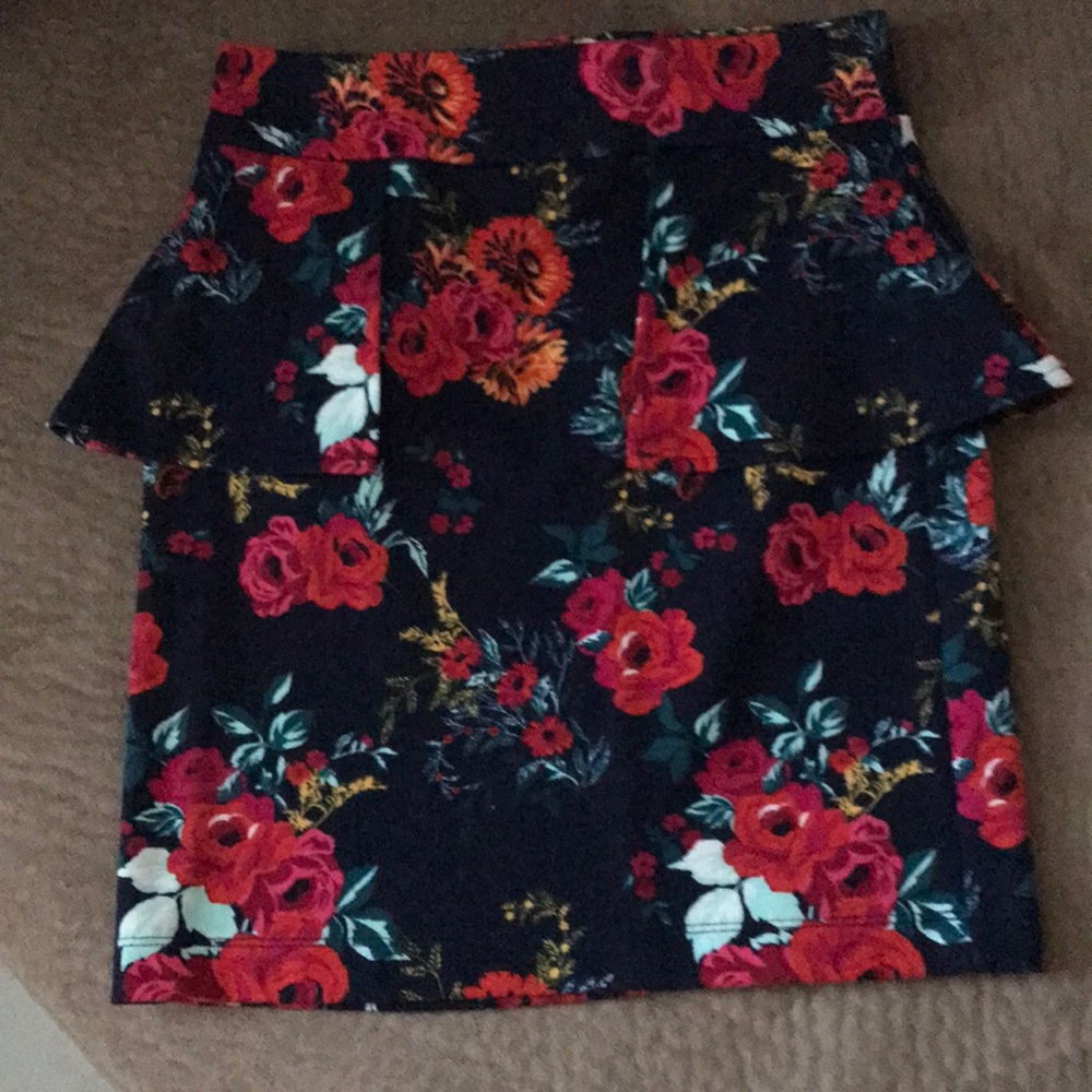 CHARLOTTE RUSSE ~ Floral colored ruffled skirt